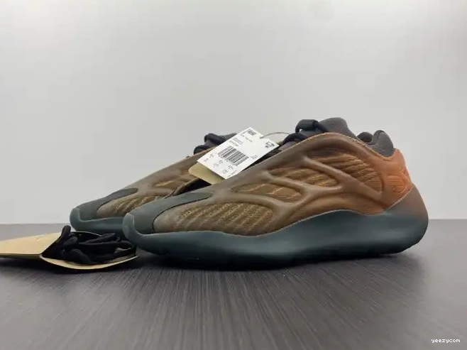 700 Boost V3 Yeezy GY4109 Copfade Adidas 0606